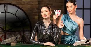 Meja roulette live Evolution Gaming dengan dealer profesional di studio